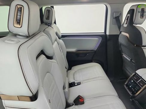 Used 2025 Rivian R1S Premium AWD/4WD image 26