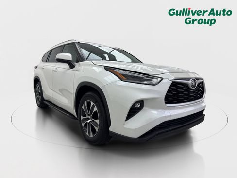 Used 2021 Toyota Highlander XLE FWD image 13