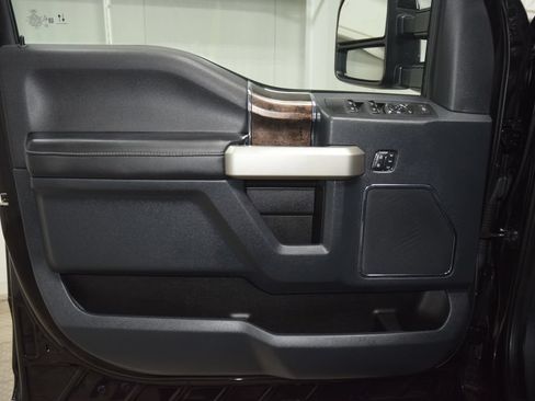 Used 2022 Ford F250 Lariat w/ Black Appearance Package AWD/4WD image 54