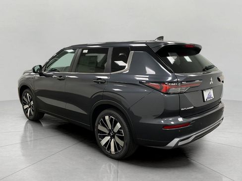 New 2025 Mitsubishi Outlander SE image 7