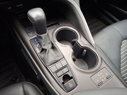 Used 2022 Toyota Camry SE image 23