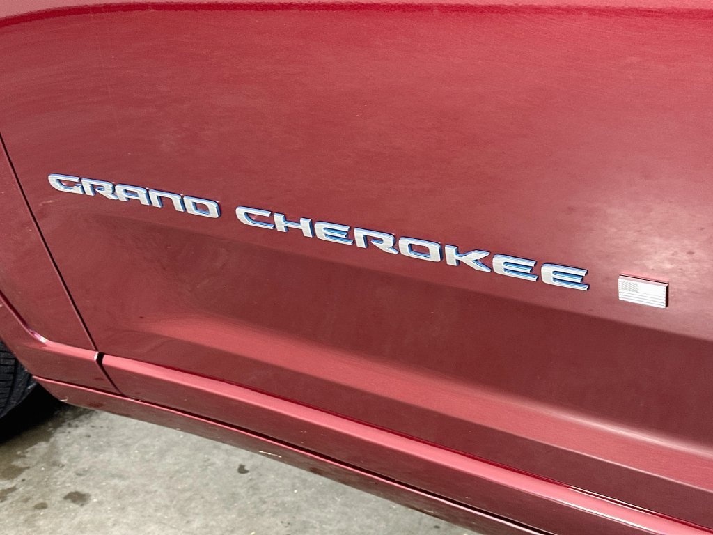 Used 2022 Jeep Grand Cherokee Overland AWD/4WD image 26