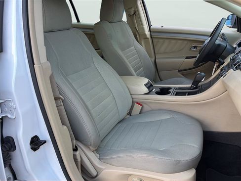 Used 2016 Ford Taurus SE FWD image 14