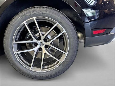 Used 2026 Porsche Macan AWD/4WD image 25