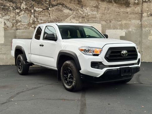 Used 2020 Toyota Tacoma SR w/ SX Package AWD/4WD image 2