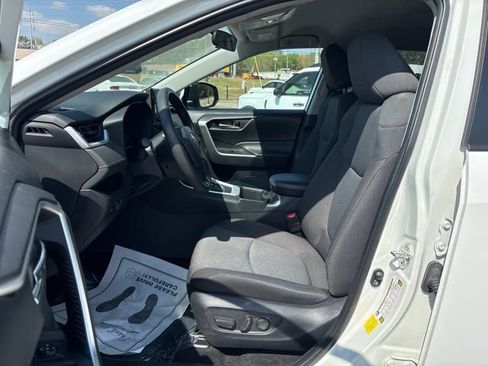 Used 2022 Toyota RAV4 XLE image 12