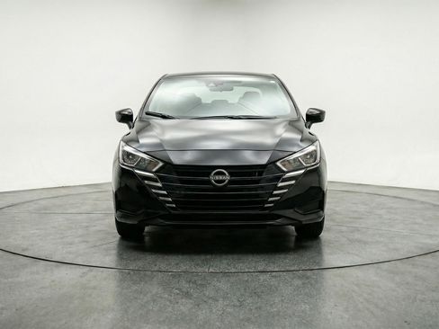 Used 2025 Nissan Versa SV image 2