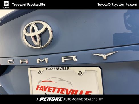 Used 2024 Toyota Camry SE image 3
