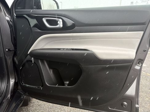 Used 2022 Jeep Compass Limited image 25