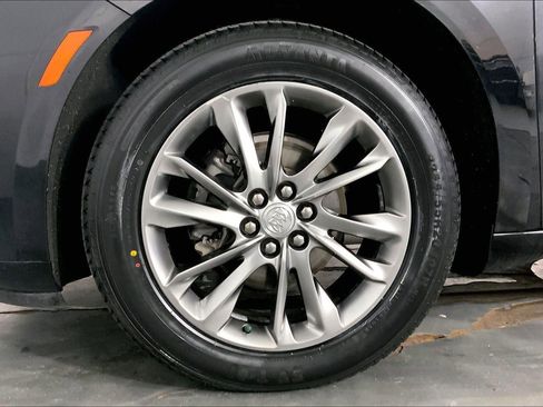 Used 2022 Buick Enclave Avenir w/ Avenir Technology Package image 9