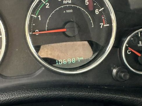 Used 2015 Jeep Wrangler Unlimited Rubicon w/ Connectivity Group image 19