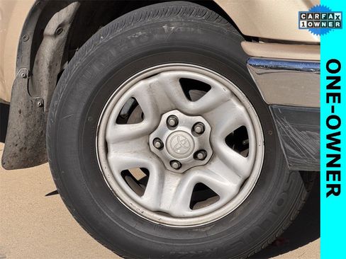 Used 2004 Toyota Tacoma 2WD Xtracab image 10