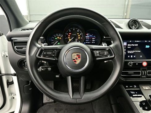 Used 2024 Porsche Macan image 8