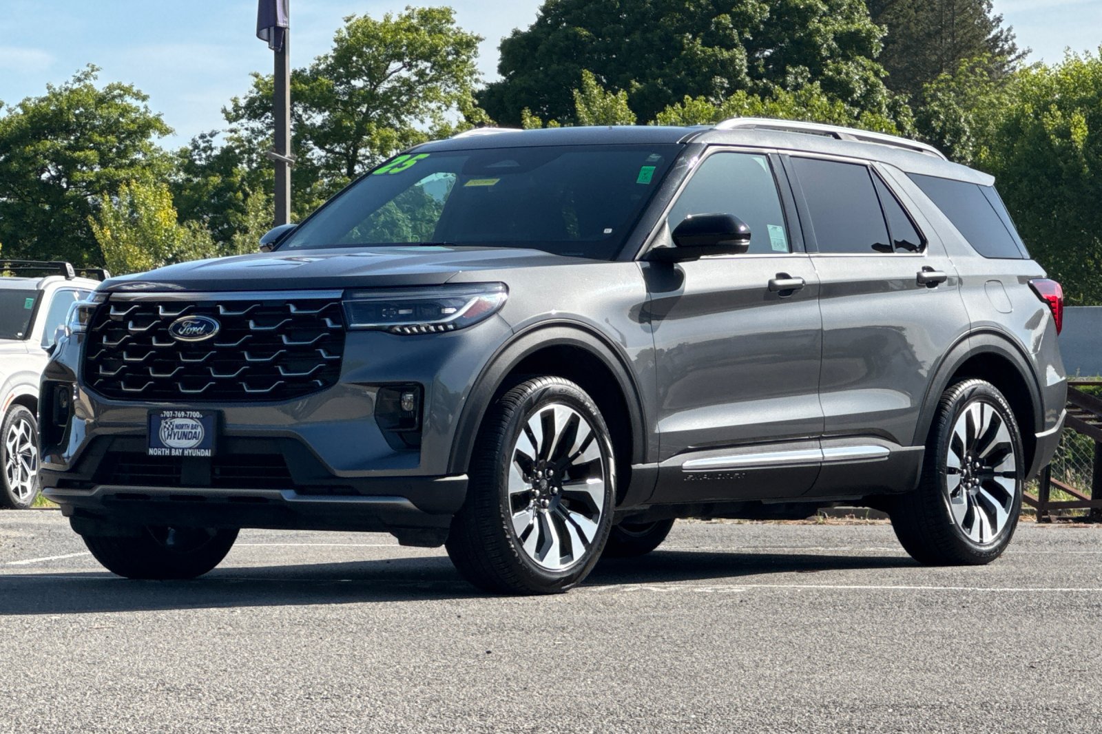 Used 2025 Ford Explorer Platinum w/ LUX Leather Package AWD/4WD image 8