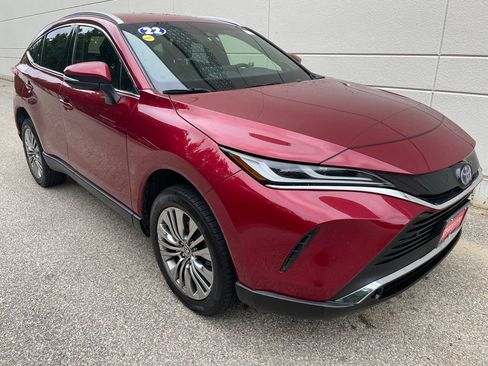 Used 2022 Toyota Venza XLE AWD/4WD image 5