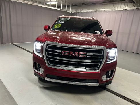 Used 2023 GMC Yukon XL SLT image 2