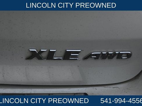 Used 2018 Toyota Highlander XLE image 27