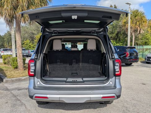 Used 2024 Ford Expedition Limited image 13