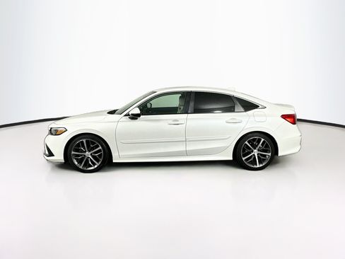 Used 2022 Honda Civic Touring image 4