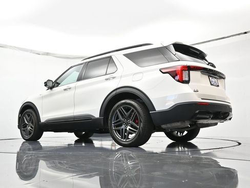 Certified 2025 Ford Explorer ST-Line w/ Premium Package image 45