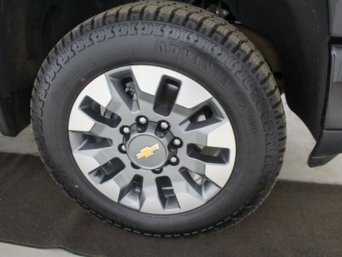 Used 2024 Chevrolet Silverado 2500 Custom w/ Custom Value Package image 17