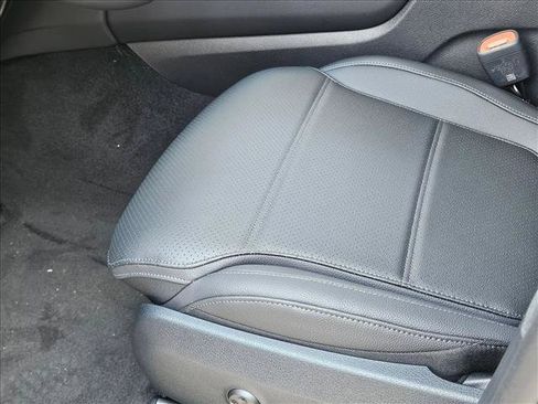 Used 2026 Mercedes-Benz GLC 300 image 4