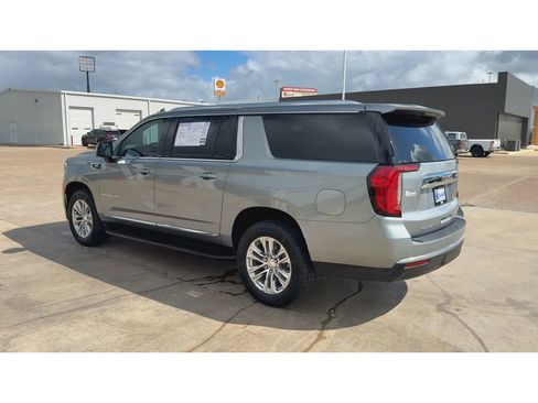 Used 2023 GMC Yukon XL SLT w/ SLT Premium Package RWD image 6