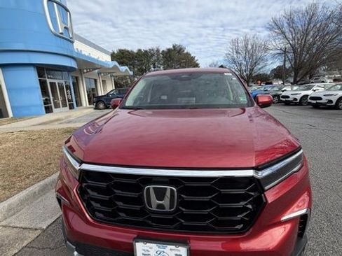 New 2025 Honda Pilot Touring image 3