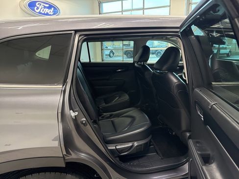 Used 2024 Toyota Highlander XLE image 13