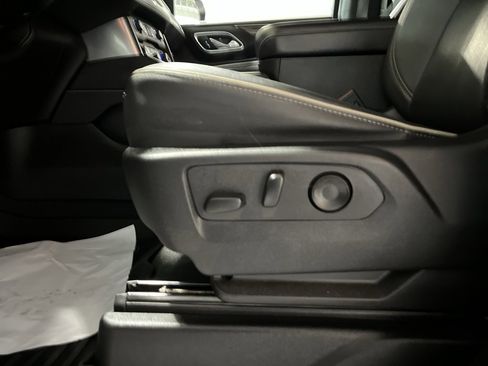 Used 2023 Chevrolet Suburban Premier image 28