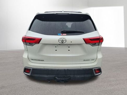Used 2018 Toyota Highlander Limited Platinum image 16