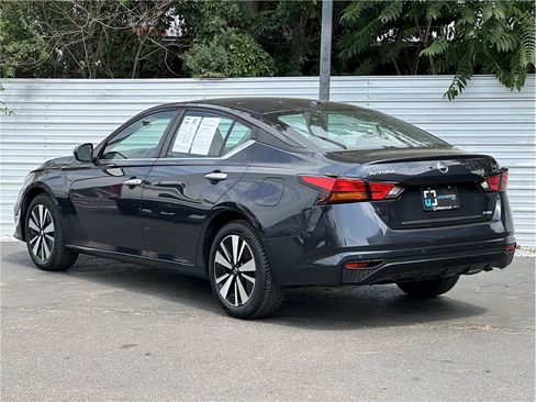 Used 2022 Nissan Altima 2.5 SV AWD/4WD image 3