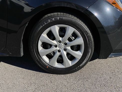 Used 2022 Toyota Corolla LE image 31