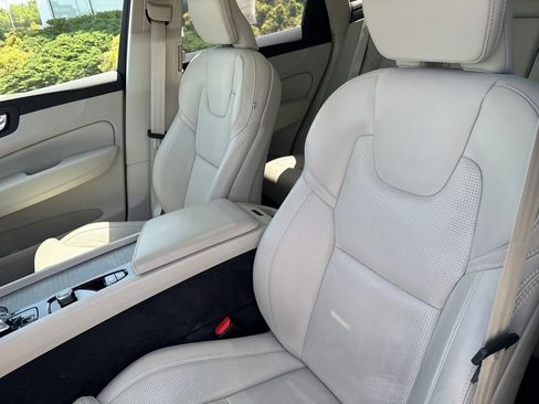 Used 2025 Volvo XC60 T8 Ultra AWD/4WD image 17