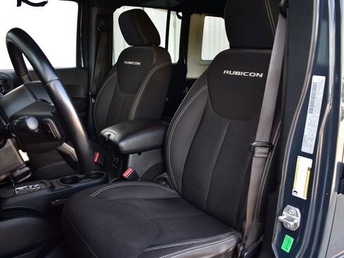 Used 2017 Jeep Wrangler Unlimited Rubicon w/ Connectivity Group AWD/4WD image 15