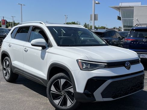 New 2026 Volkswagen Taos SE AWD/4WD image 2