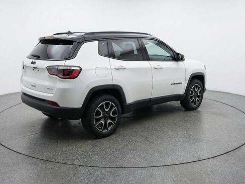 Used 2025 Jeep Compass Trailhawk AWD/4WD image 9