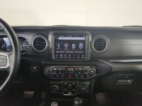 Used 2021 Jeep Wrangler Unlimited Sahara w/ Cold Weather Group AWD/4WD image 18