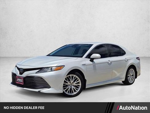 Used 2020 Toyota Camry XLE FWD image 1