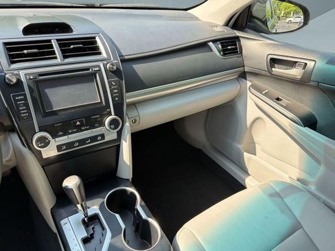 Used 2013 Toyota Camry LE FWD image 25