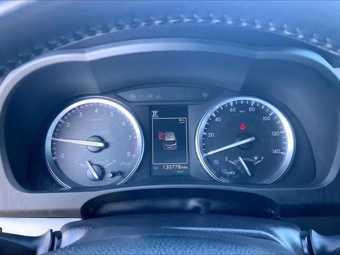 Used 2018 Toyota Highlander SE FWD image 26