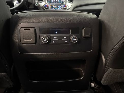 Used 2018 Chevrolet Suburban Premier AWD/4WD image 16