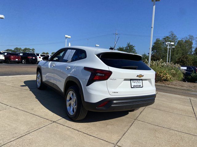 Used 2025 Chevrolet Trax LS w/ LS Convenience Package FWD image 9