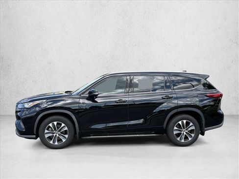 Used 2020 Toyota Highlander XLE AWD/4WD image 8
