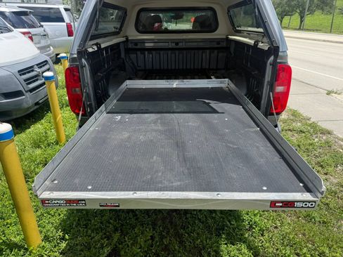 Used 2022 Chevrolet Colorado LT w/ Safety Package RWD image 21