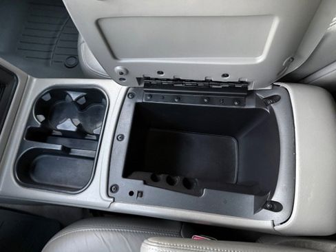 Used 2005 Chevrolet Tahoe Z71 w/ Preferred Equipment Group image 31