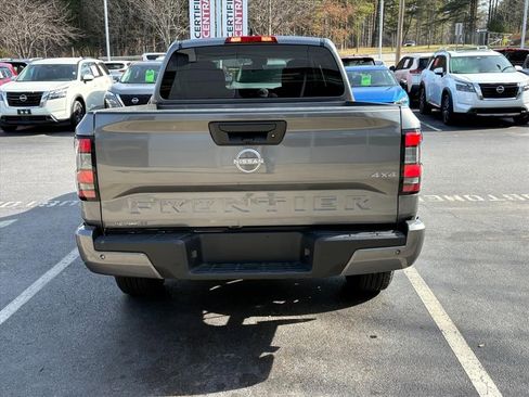 Certified 2025 Nissan Frontier SV image 7