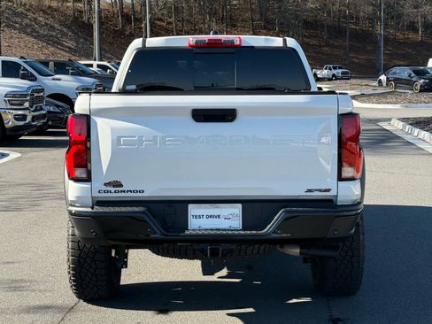 Used 2023 Chevrolet Colorado ZR2 w/ ZR2 Convenience Package III image 5