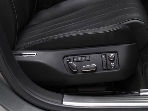 Used 2014 Bentley Flying Spur W12 image 44