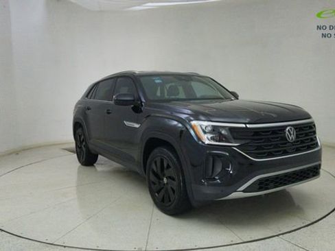 Used 2024 Volkswagen Atlas Cross Sport SE w/ Black Wheel Package image 60